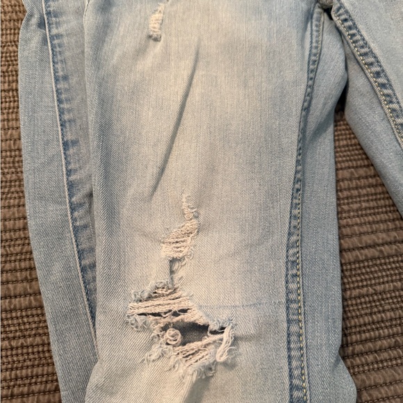 📦 Hollister Skinny Blue Jeans with Faded Distressing - Picture 4 of 11